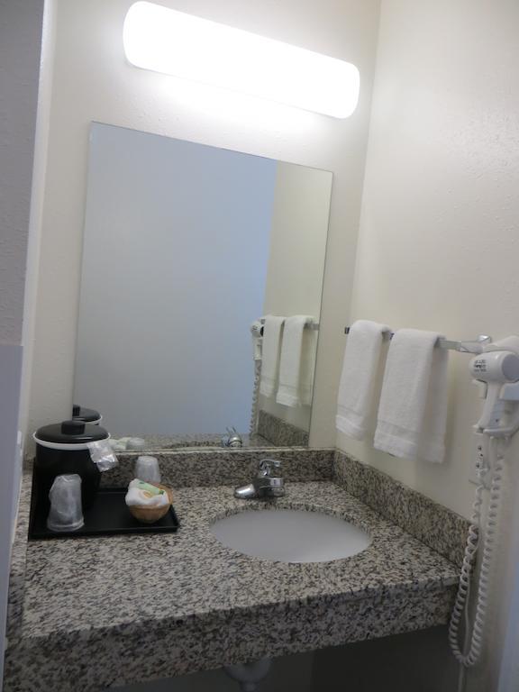 Travelodge By Wyndham Missouri Valley Bagian luar foto
